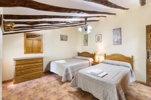 5 dormitorios, tabla de planchar con plancha, wifi gratis y ropa de cama