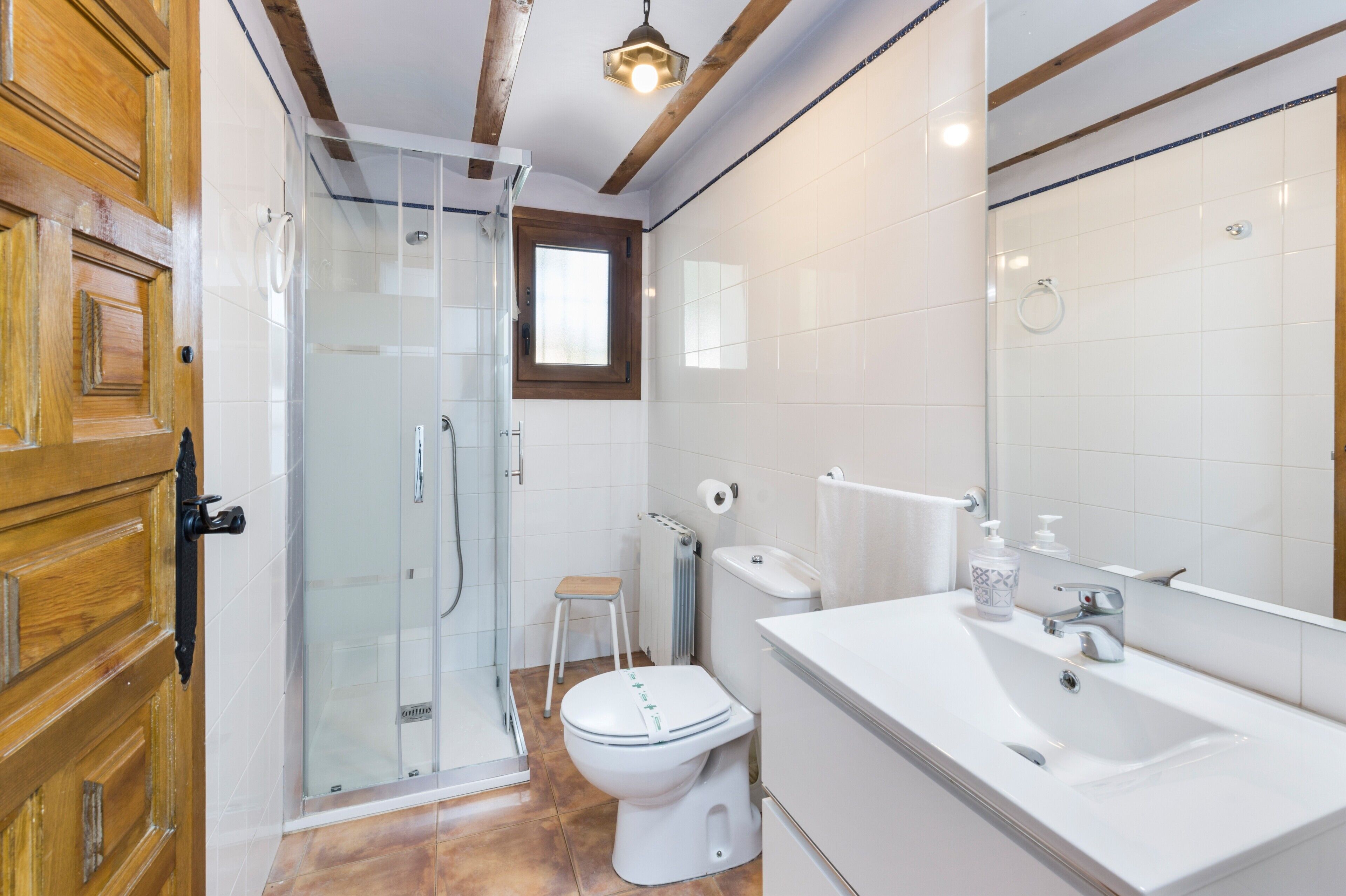 Een douche, een haardroger, handdoeken