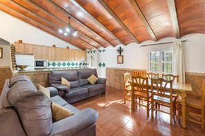 TV, fireplace - Apartment 'La Mata Ill' with Mountain View, Shared Pool and Wi-Fi (Calar de la Santa)