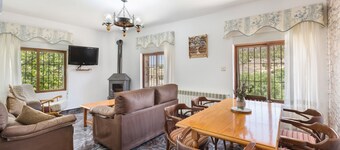 Appartement 'Villacalar Il' avec vue sur la montagne, jardin privé et Wi-Fi
