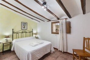 1 chambre, fer et planche à repasser, accès au Wi-Fi (inclus)