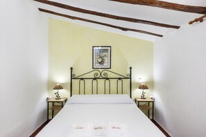 1 soverom, strykejern/-brett, wi-fi (inkludert) og sengetøy