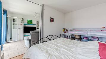 1 bedroom, iron/ironing board, free WiFi