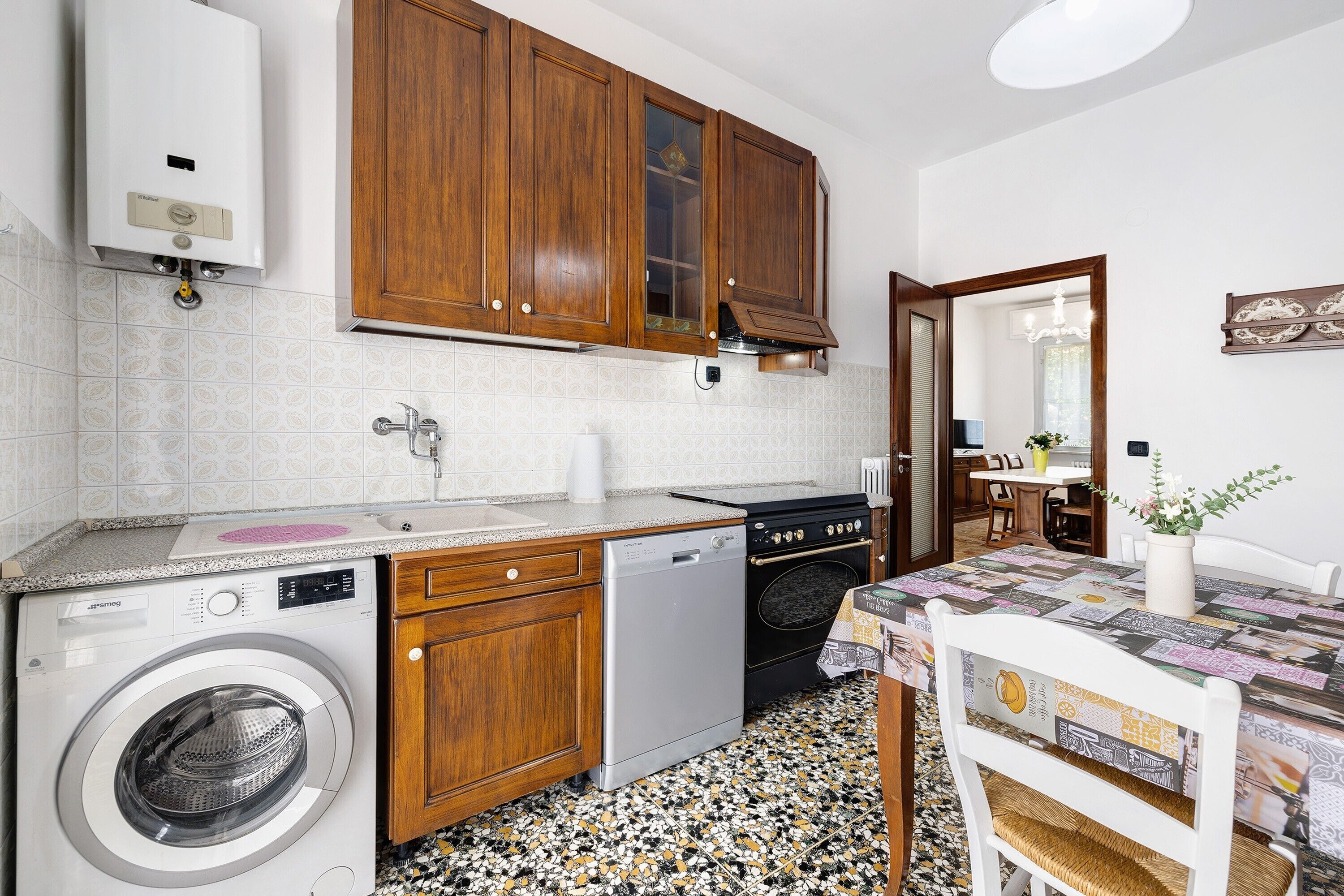 Frigorifero, microonde, forno, piano cottura