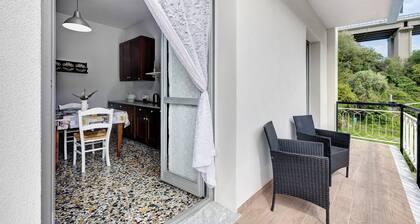 Appartement 'Casa Grace - Casa Al Mare' avec vue sur les montagnes, balcon et Wi-Fi