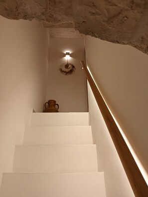 Interior - Bed and Breakfast 'Dimora Giulia' with Wi-Fi and Air Conditioning (Castellana Grotte)