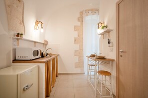 Interior - Bed and Breakfast 'Dimora Giulia' with Wi-Fi and Air Conditioning (Castellana Grotte)