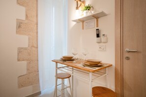 Dining - 'Ambra' Room with Balcony (Castellana Grotte)