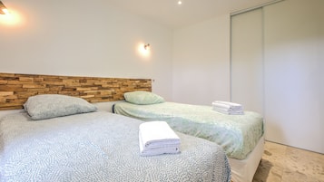 2 slaapkamers, een strijkplank/strijkijzer, gratis wifi, beddengoed