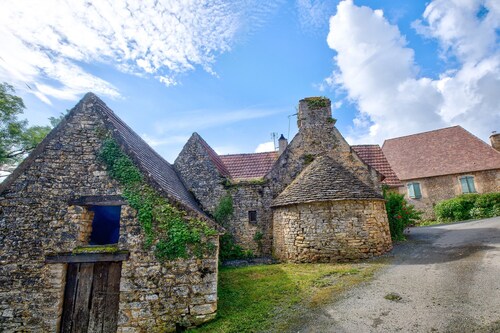 Gîte Déodatus in Cladech – House with Garden, Saltwater Pool, and Air Conditioning