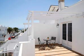 Outdoor dining - Holiday Apartment 'Casita Sabrina, Seaview Terrace' with Private Terrace and Wi-Fi (Playa Honda)