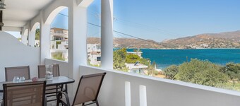 Apartment 'Akrogiali House Drimonas' with Sea View, Wi-Fi and Air Conditioning
