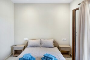 2 bedrooms, iron/ironing board, free WiFi, bed sheets - Apartment 'Akrogiali House Drimonas' with Sea View, Wi-Fi and Air Conditioning (Leros)