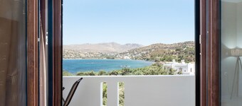 Apartment 'Akrogiali House Drimonas' with Sea View, Wi-Fi and Air Conditioning