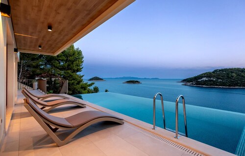 Beautiful home in Blato with sauna