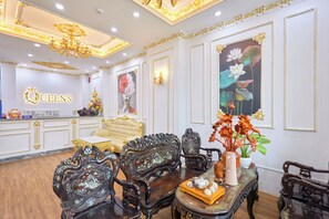 Reception - Queen's Motel (Hue)