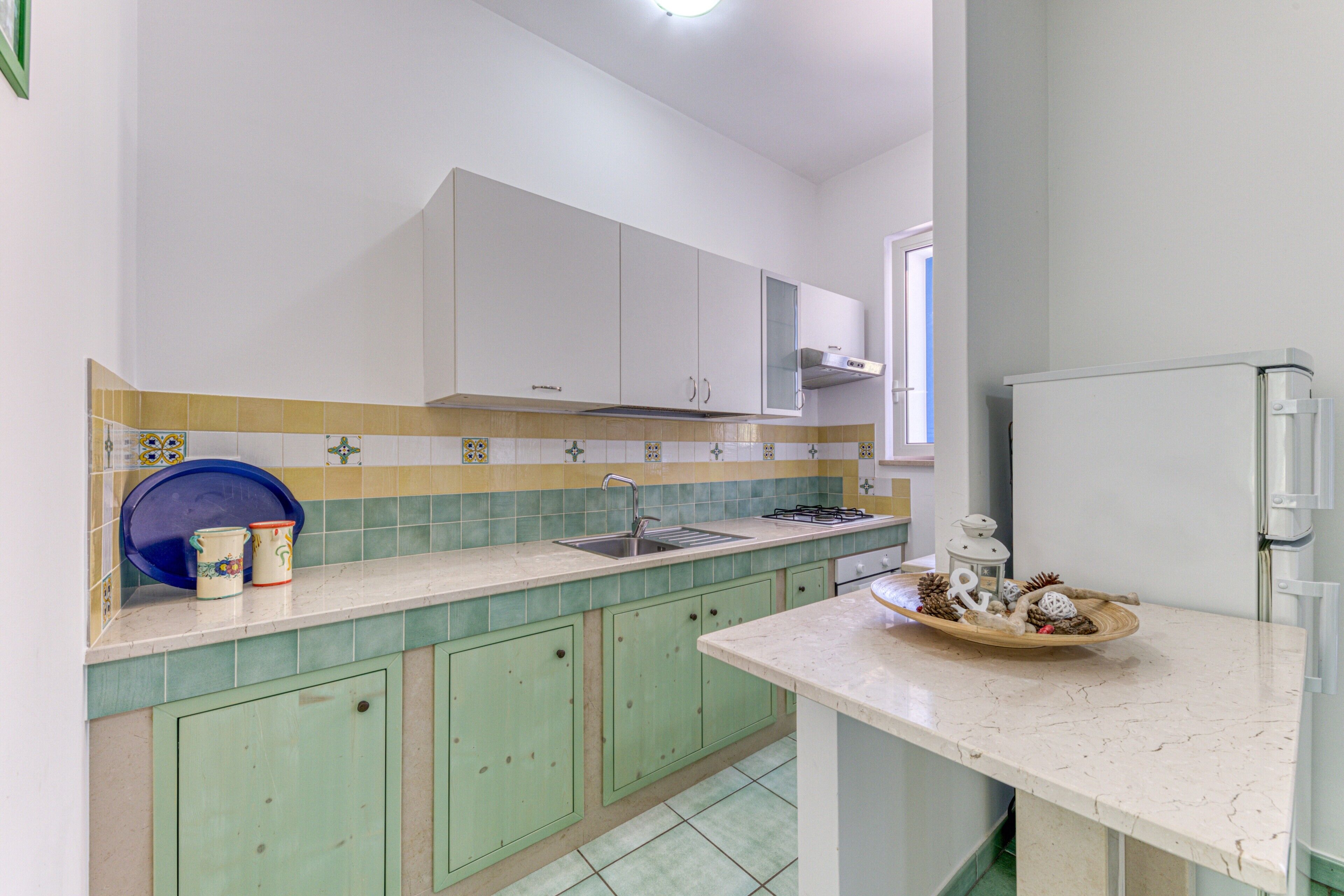 雪櫃、微波爐、焗爐、爐具