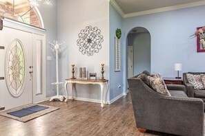 Interior - Tranquil Retreat with Sky Views: The Vesper House 14 mins to downtown (Waco)