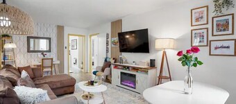 Coastal Palm Tree 2BR Retreat Ocean View