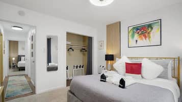 Deluxe Apartment, 2 Bedrooms, Private Bathroom, Beachside | Desk, iron/ironing board, free WiFi