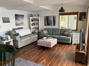 TV - Canadarago Lakefront Home in Richfield Springs, NY (Richfield Springs)