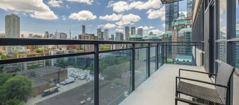 Comfort Stay - 2BR Suite - Free Parking - CN Tower View