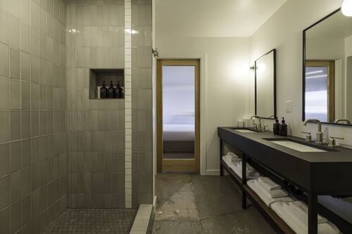 Grand Room | Bathroom