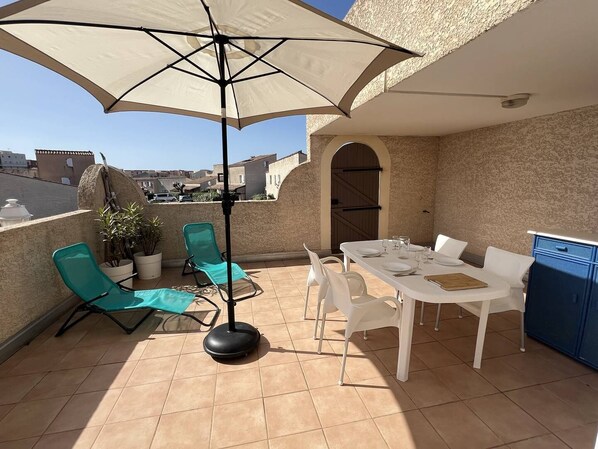 Outdoor dining - Nice apartment for 5 people residence with swimming pool in Rochelongue Cap d'Agde (LE CAP D AGDE)