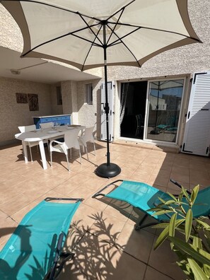 Outdoor dining - Nice apartment for 5 people residence with swimming pool in Rochelongue Cap d'Agde (LE CAP D AGDE)