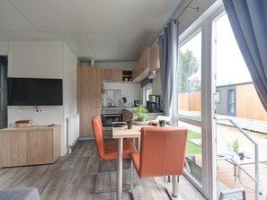 Fridge, oven, cookware/dishes/utensils