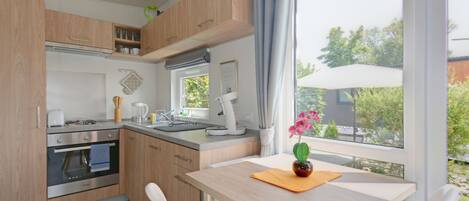 Fridge, oven, cookware/dishes/utensils