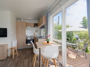 Fridge, oven, cookware/dishes/utensils