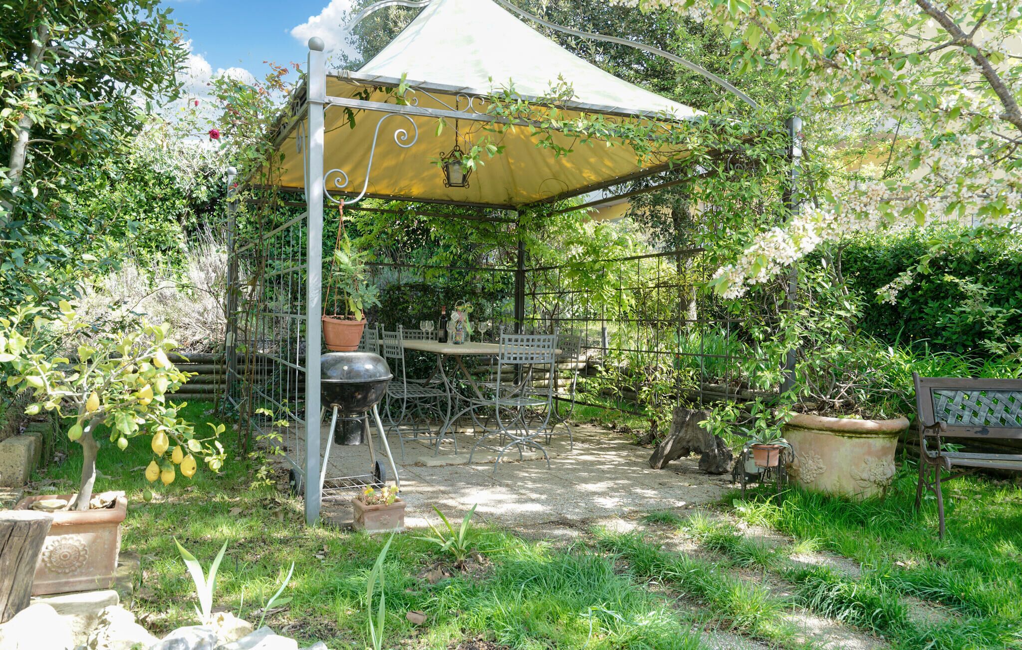 屋外ダイニングエリア