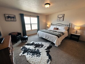 8 bedrooms, desk, WiFi, bed sheets - Beartooth Retreat (Park County)