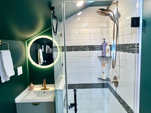 Modern Guest Studio Near SFO with Kitchen & Laundry