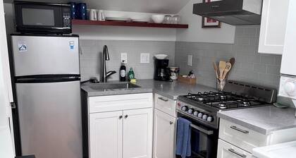 Modern Guest Studio Near SFO with Kitchen & Laundry