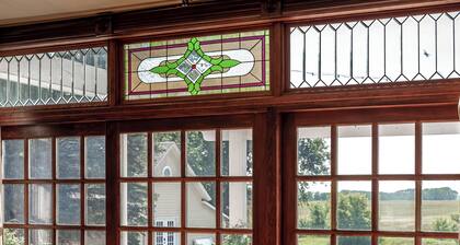 Cozy Countryside Farmhouse with spacious yard!