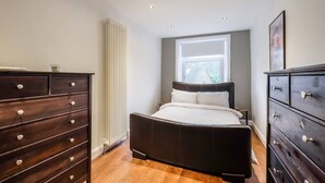 2 bedrooms, iron/ironing board, WiFi, bed sheets - Sleek 2B/1B Retreat in Lindley, Huddersfield (Lindley)