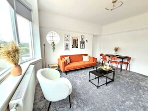 コンフォート ハウス ベッド (複数台) 禁煙 ガーデンビュー | リビング エリア | 50 インチのスマートテレビ (デジタル放送視聴可)