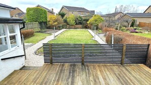 Hus – comfort, flere senger, ikke-røyk, hageutsikt | Terrasse/patio