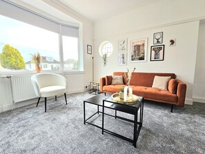 コンフォート ハウス ベッド (複数台) 禁煙 ガーデンビュー | リビング エリア | 50 インチのスマートテレビ (デジタル放送視聴可)