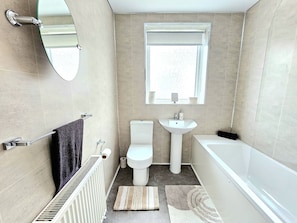 Comfort House, Multiple Beds, Non Smoking, Garden View | Bathroom