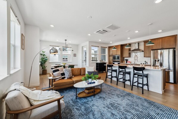 Smart TV - Stunning Condo with SF Bay Views (Alameda)