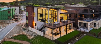 New Glass Water View at PK *4bed/4.5 bath | Games, Paddle Boards & Kayaks!