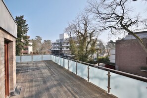 Unclassified image, 5 of 21, button