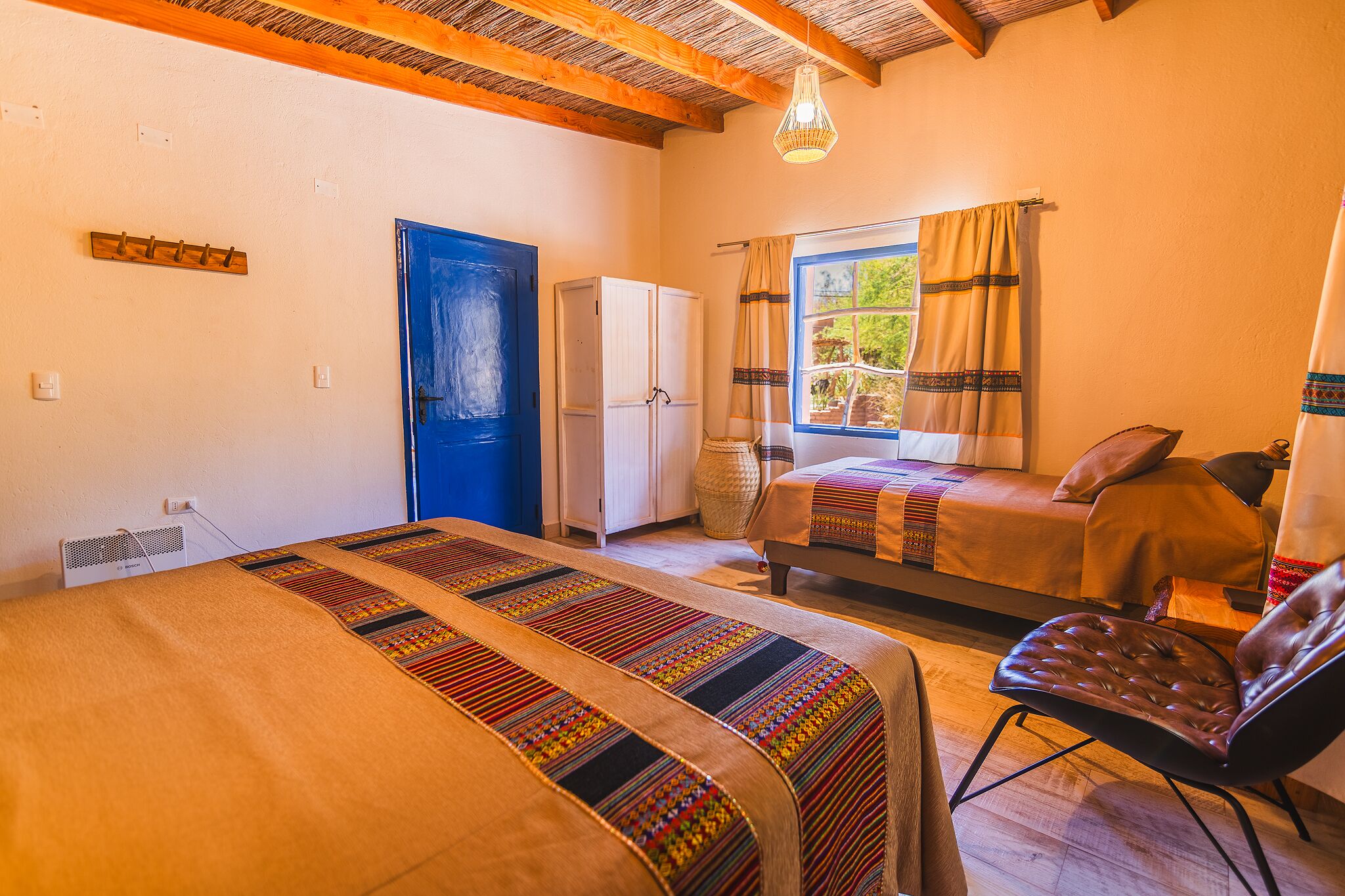 Decoración personalizada, muebles diferentes y wifi gratis 