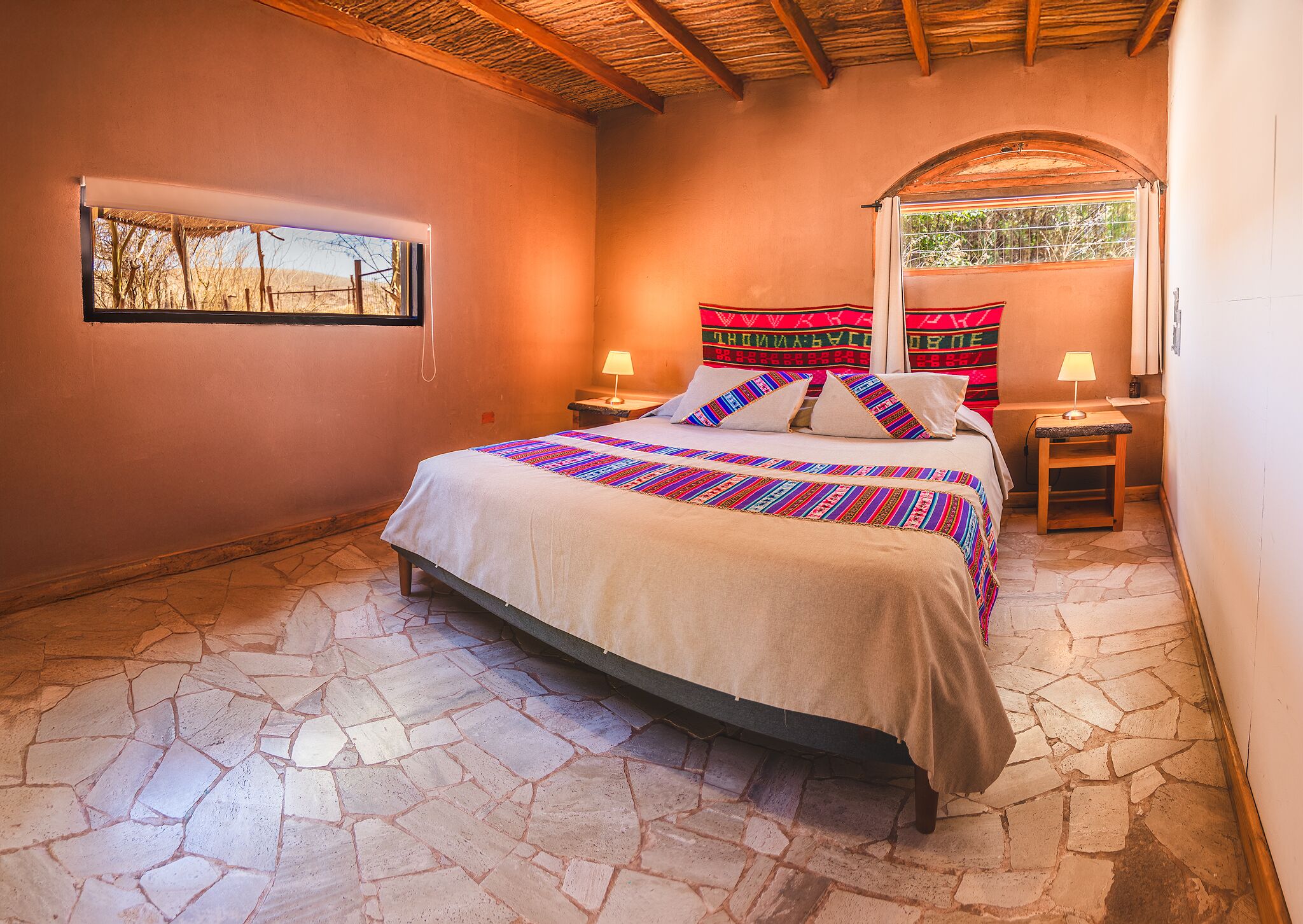 Decoración personalizada, muebles diferentes y wifi gratis 