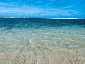 kepuhi beach 5 min walk across the street from the home - North Shore Retreat Haena. Walk to beach, restaurant, bar, cafe. Dog Friendly! (Hanalei)