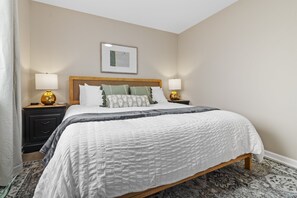 1 bedroom, desk, iron/ironing board, free WiFi - NEW! Cozy 1BR Flat w/ King Bed & Workspace (Roseville)