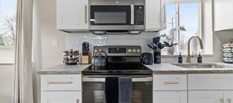 NEW! Cozy 1BR Flat w/ King Bed & Workspace